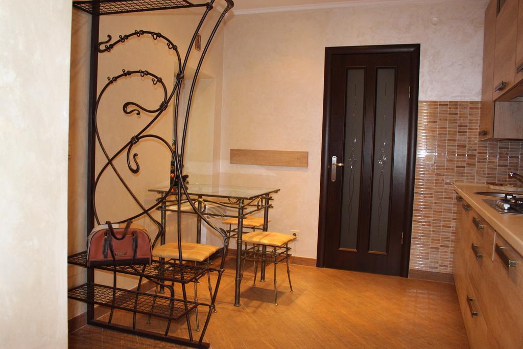 Apartment Roksolana 2 リヴィウ エクステリア 写真